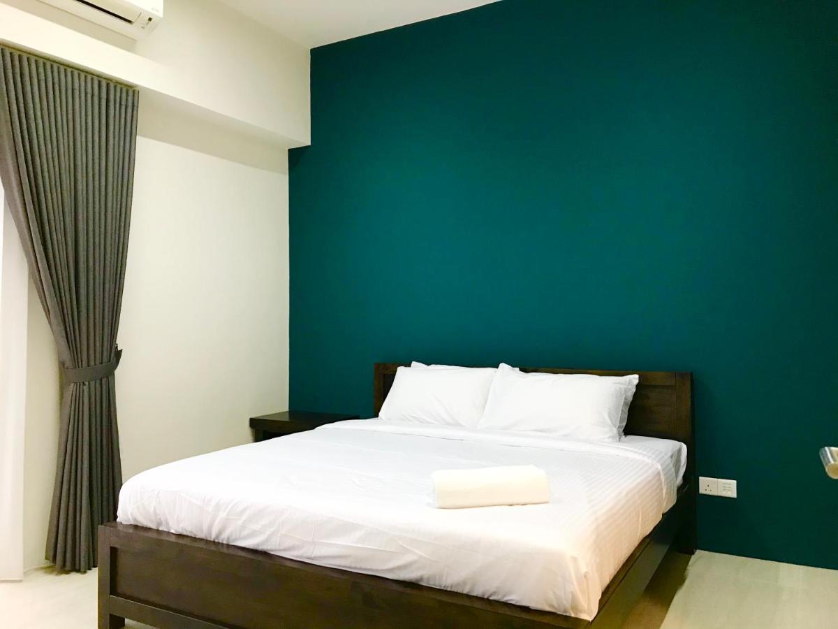 By The Beach - Luxury 2 Bedrooms Family Suite Batu Ferringhi Extérieur photo