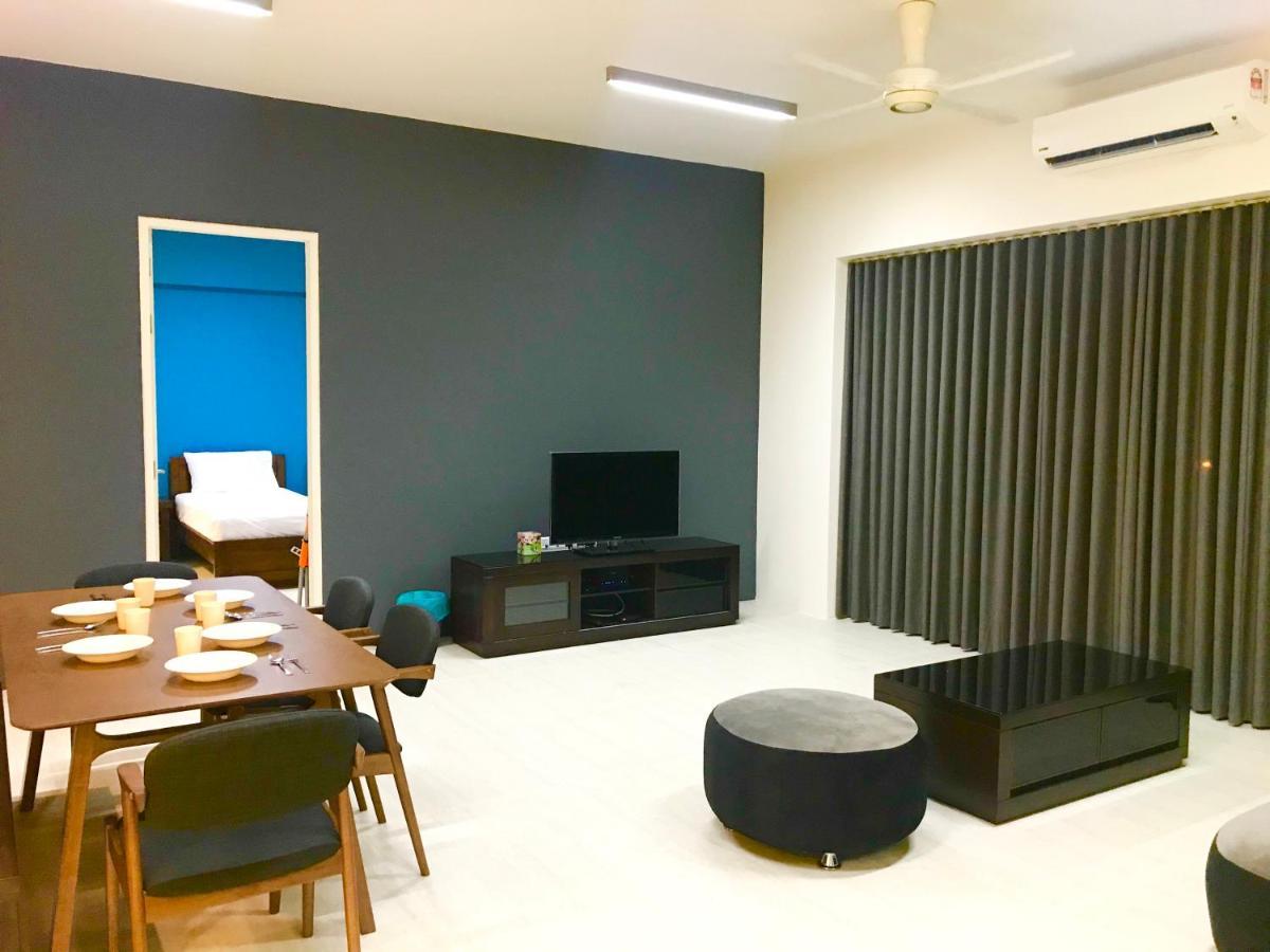 By The Beach - Luxury 2 Bedrooms Family Suite Batu Ferringhi Extérieur photo