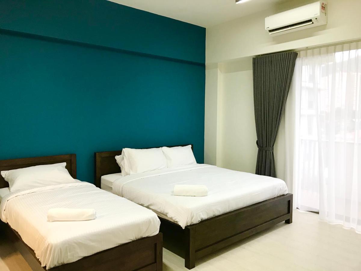 By The Beach - Luxury 2 Bedrooms Family Suite Batu Ferringhi Extérieur photo